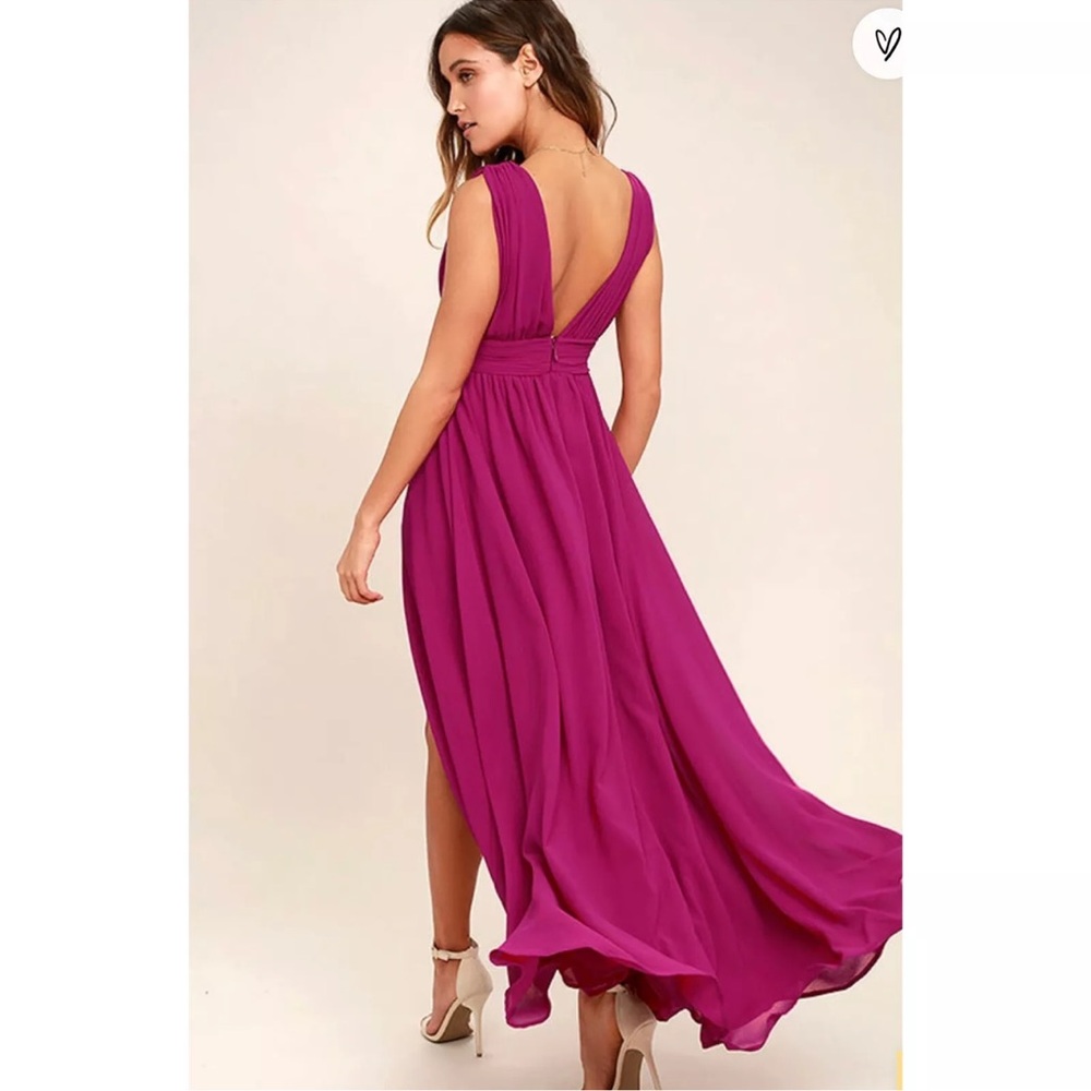 Lulu’s maxi dress with deep v neck and front slit